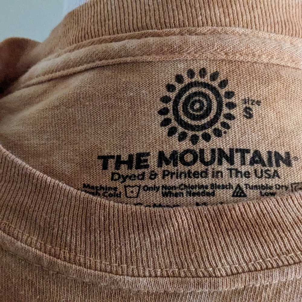 The Mountain Colorful Pig Face TShirt Tan Men’s Size Small Animals Graphic Print - Picture 5 of 5